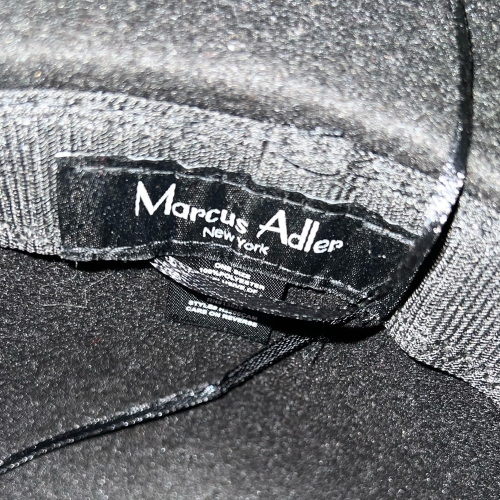 Sophisticated Black Hat with Gold Chain Detail - Picture 2 of 2
